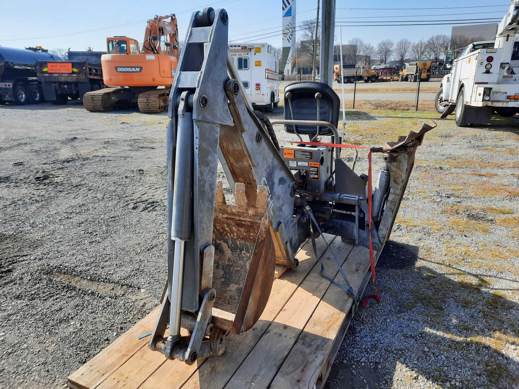 1995 GEHL 5625 SX SKID-STEER WITH ATTACHMENTS