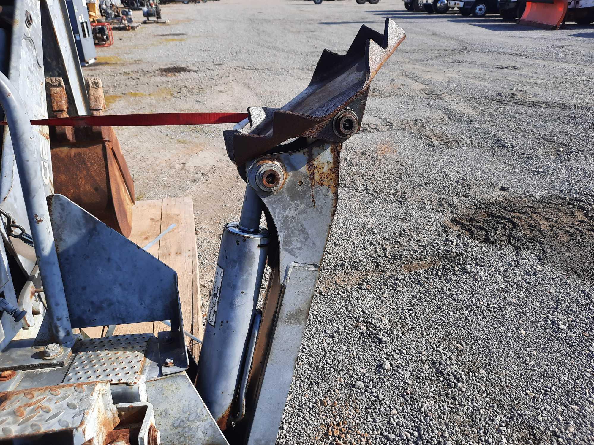 1995 GEHL 5625 SX SKID-STEER WITH ATTACHMENTS