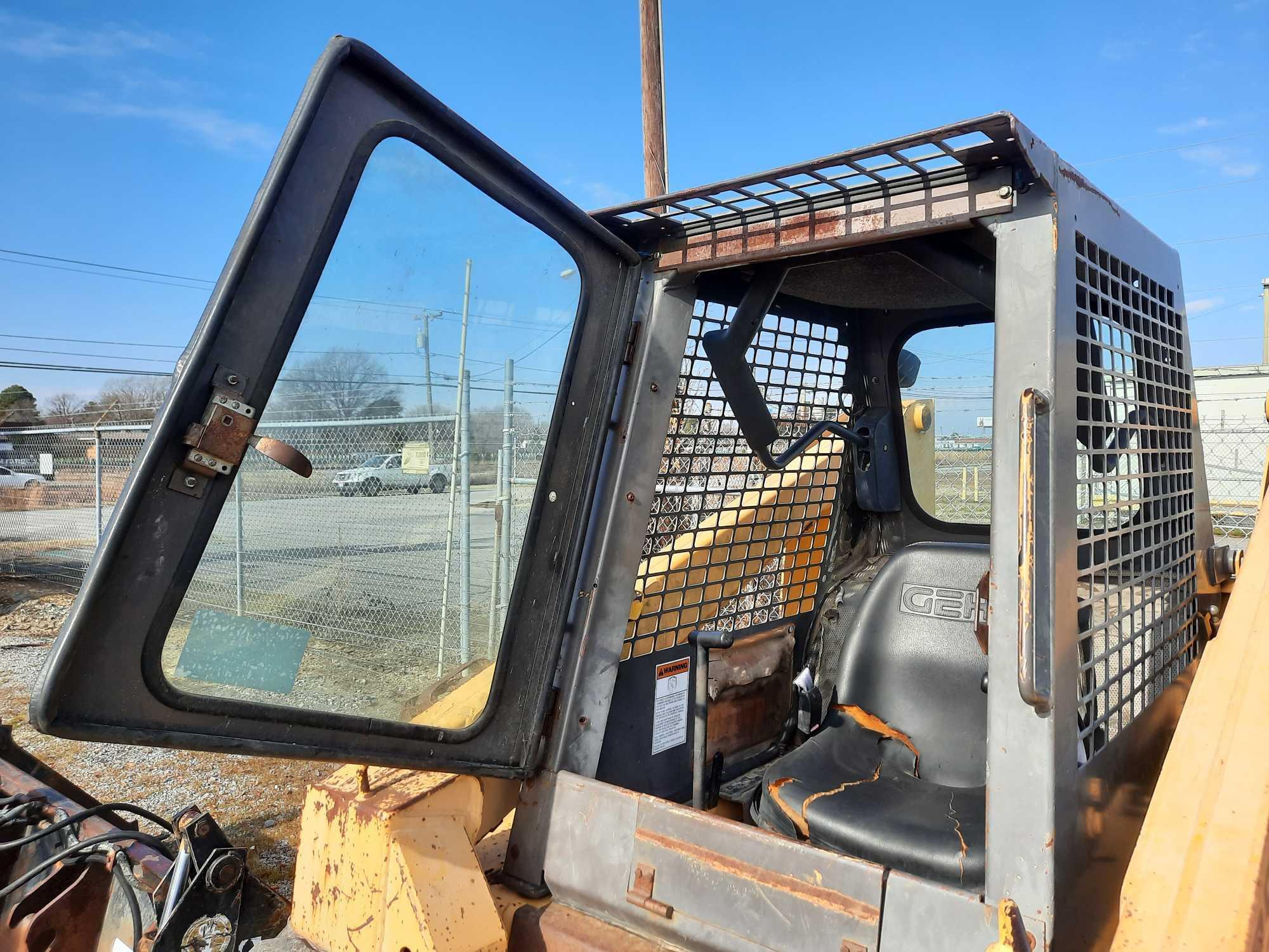 1995 GEHL 5625 SX SKID-STEER WITH ATTACHMENTS