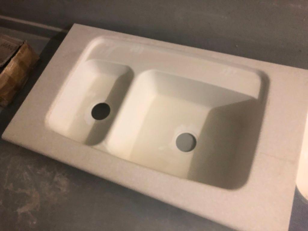 SOLID SURFACE SINK DISPLAY UNITS