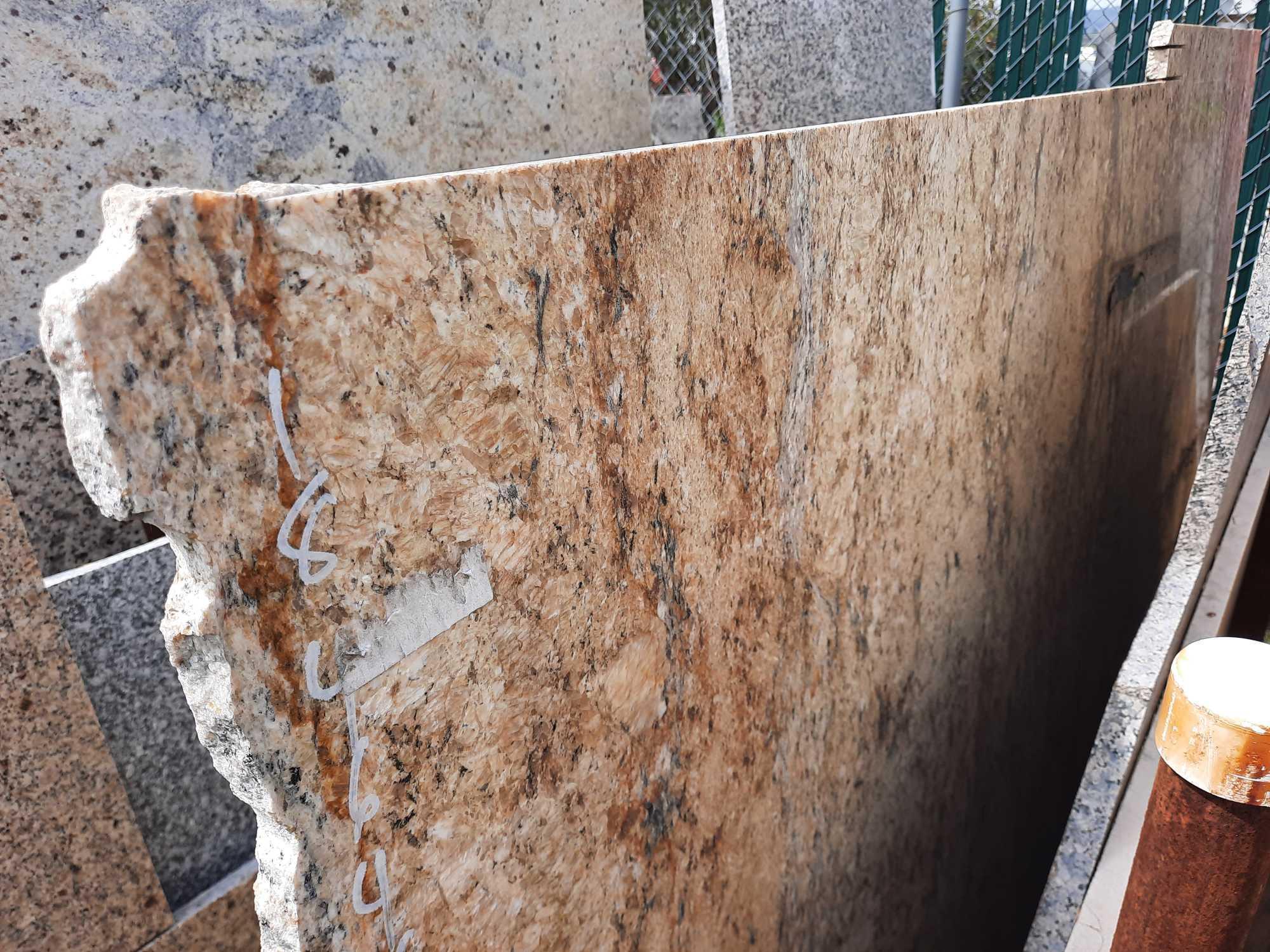 GRANITE & QUARTZ REMNANTS & SLAB RACK