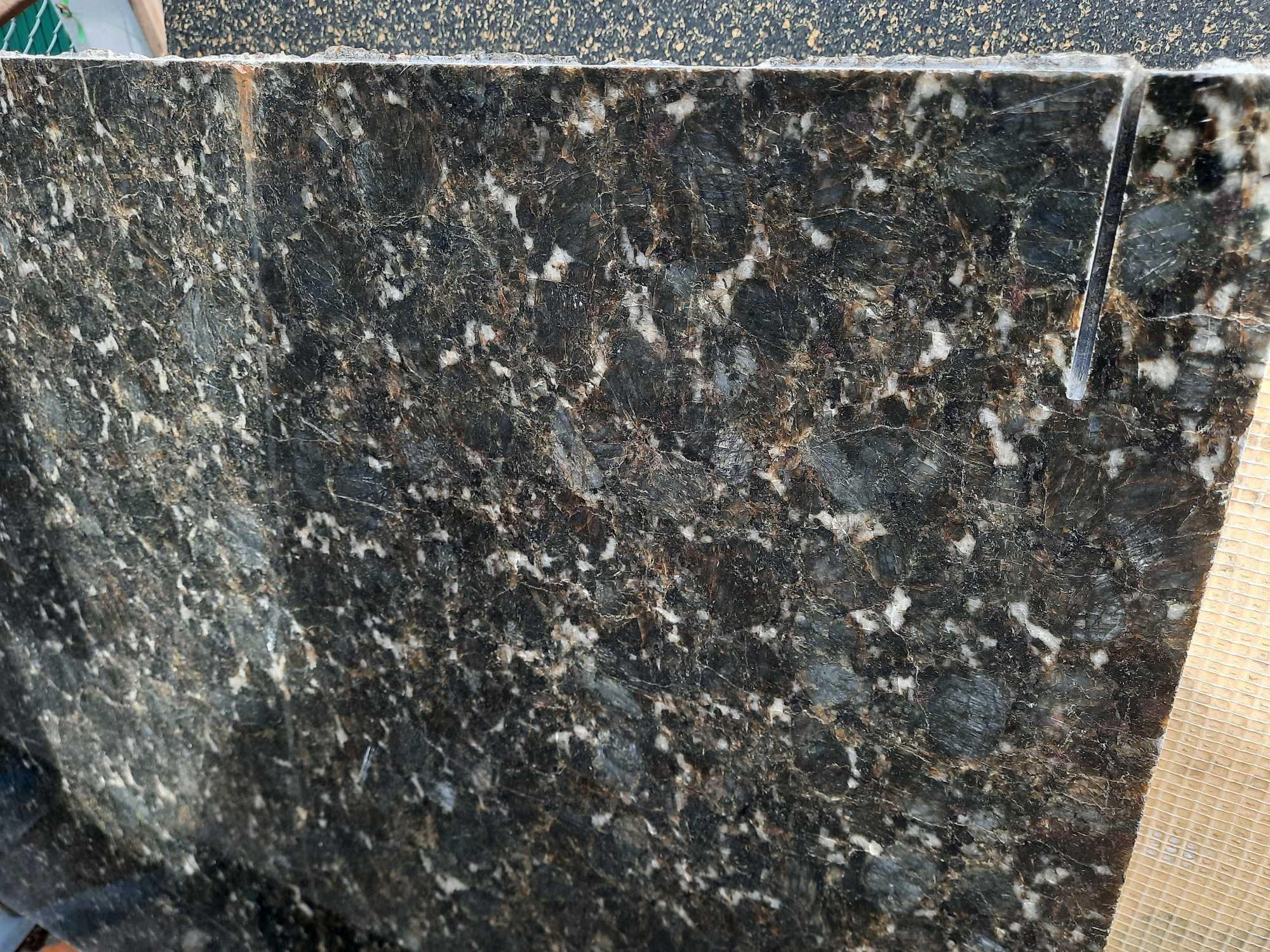 GRANITE & QUARTZ REMNANTS & SLAB RACK