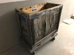 WOODEN ROLLING CRATE WITH GRINDERS