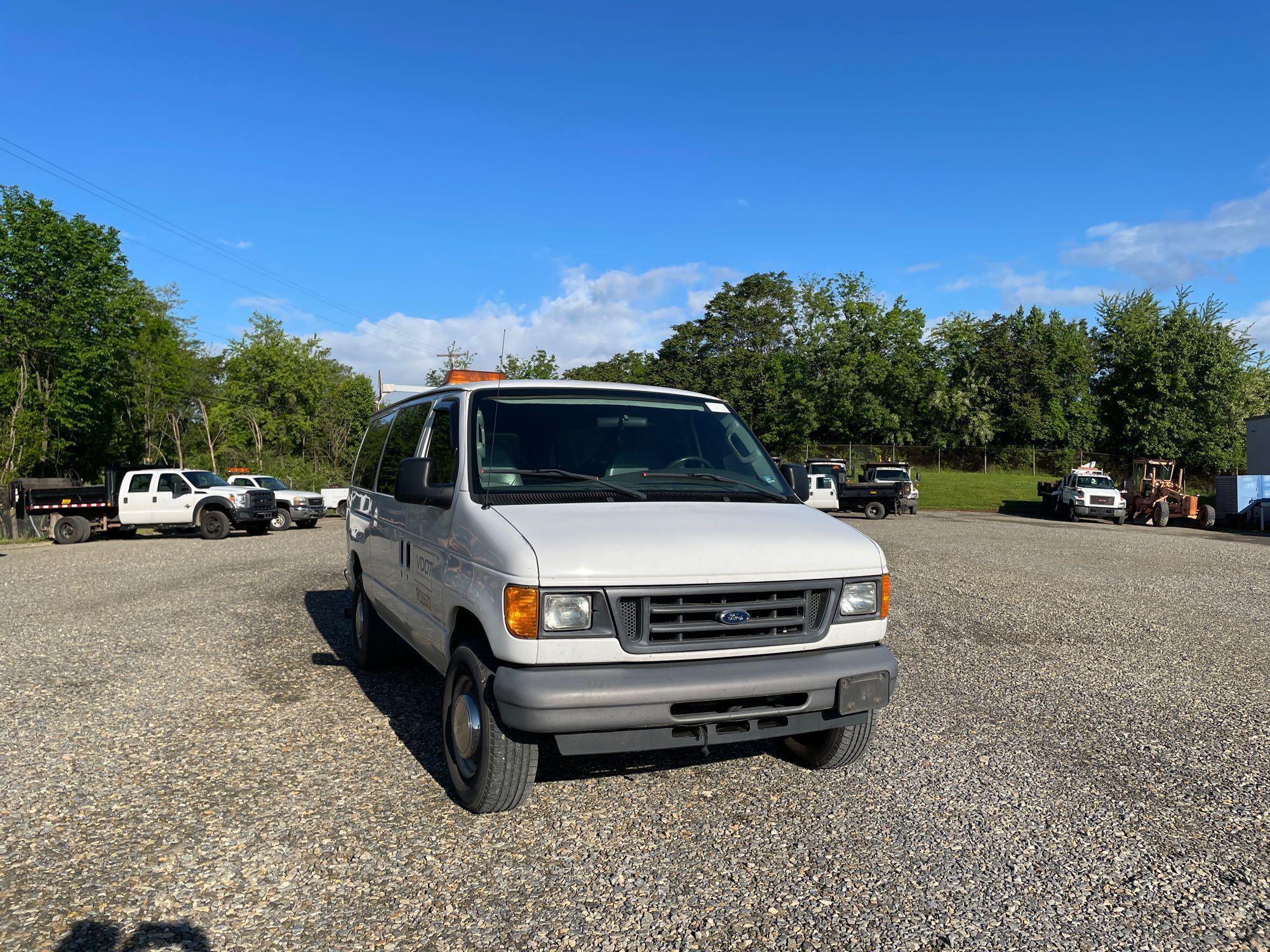 2006 FORD E350 SURVEY VAN (Lynchburg VDOT # R08572)