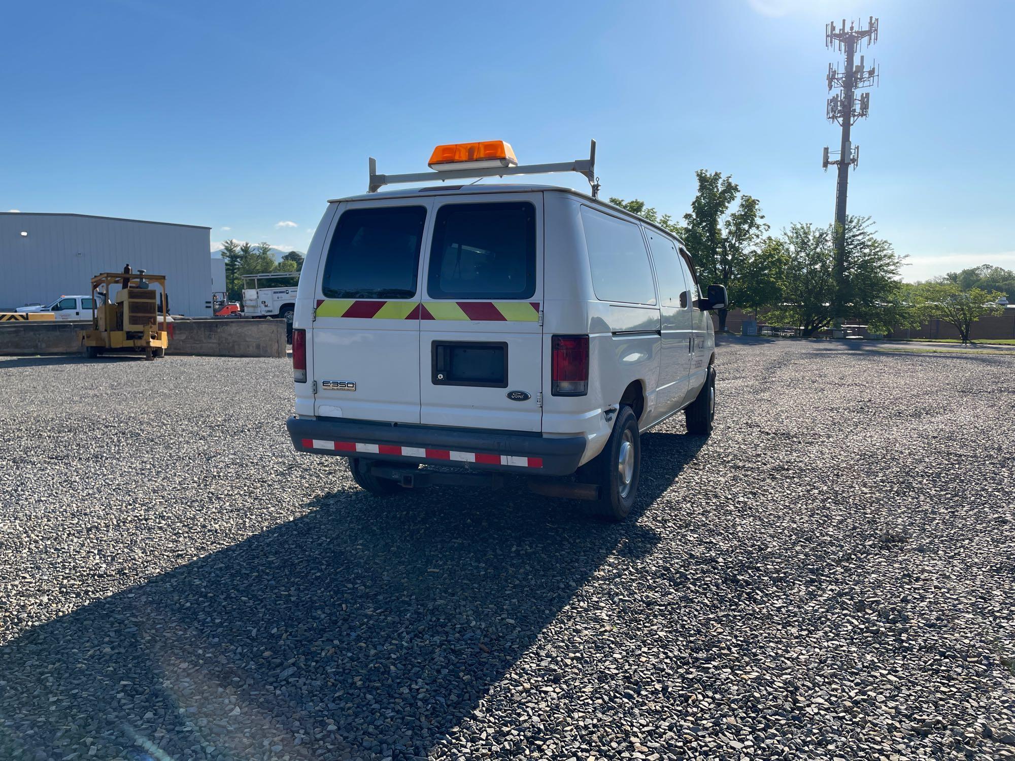 2006 FORD E350 SURVEY VAN (Lynchburg VDOT # R08572)