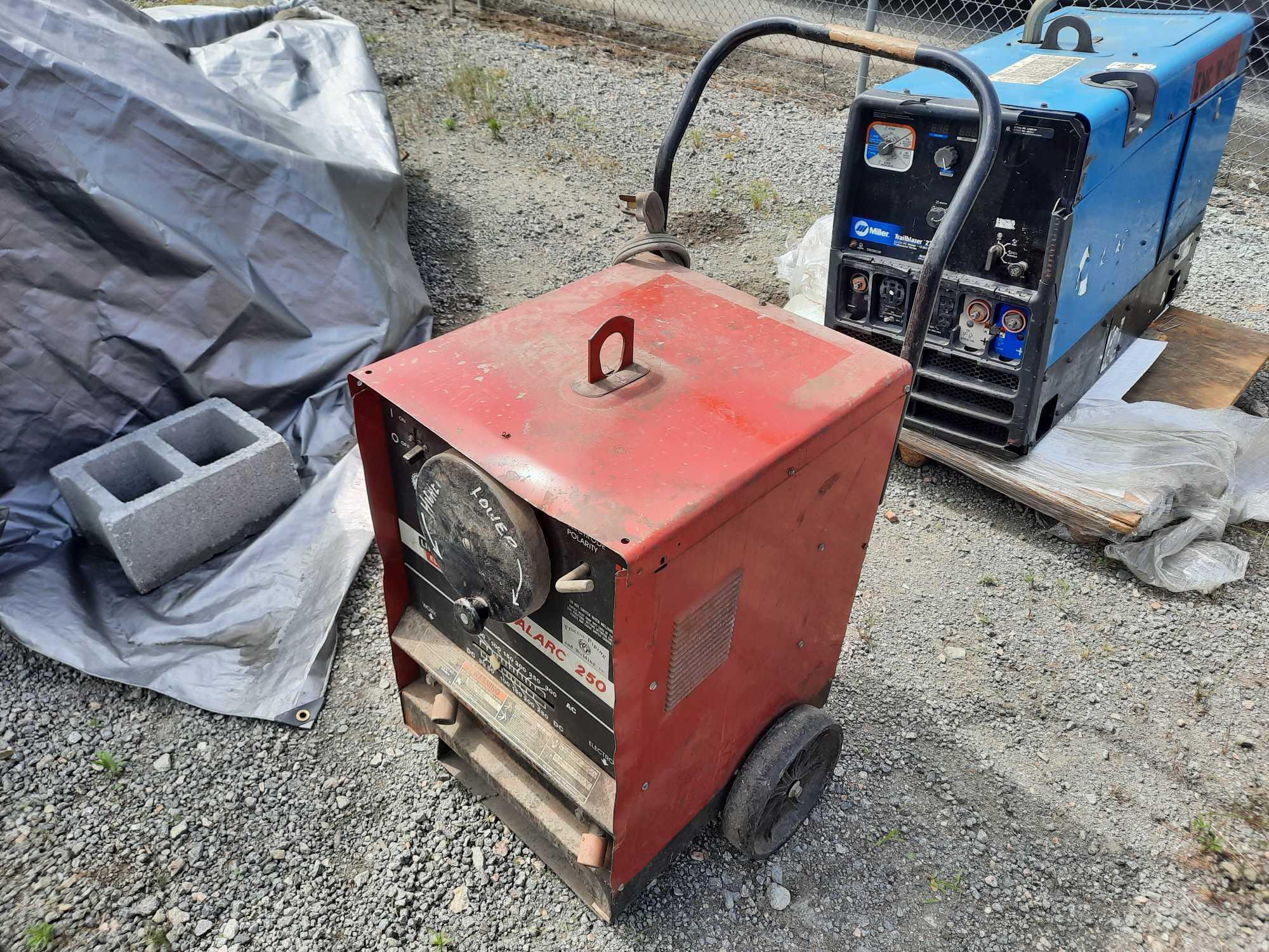 LINCOLN ELECTRIC IDEALARC 250 WELDER