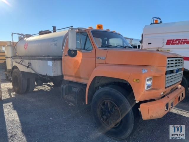 1988 Ford F700 Tar Distributor Truck, VIN # 1FDXF70H1JVA00195