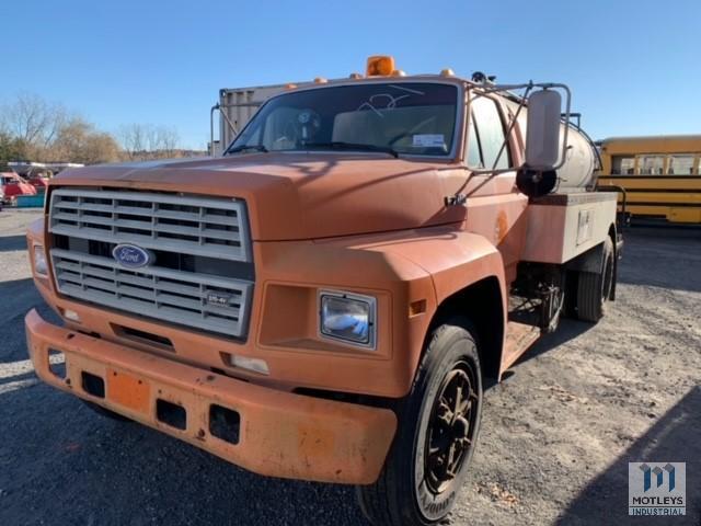 1988 Ford F700 Tar Distributor Truck, VIN # 1FDXF70H1JVA00195