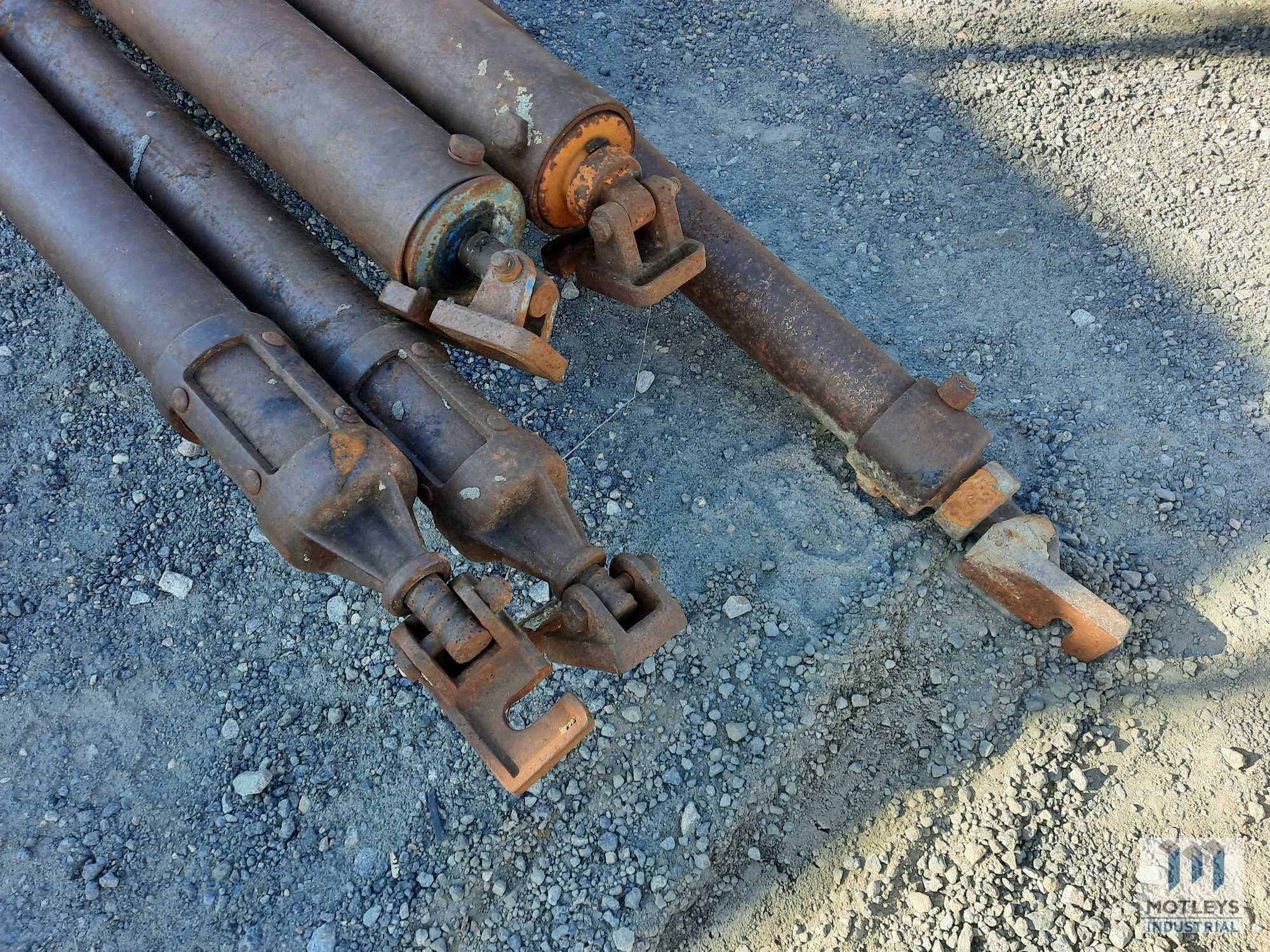 (2) Racks Of 20ft & 40ft Pipe Braces