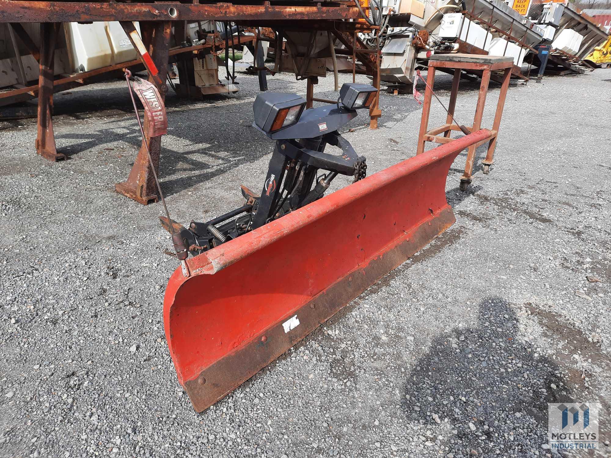 8 FT. WESTERN PICKUP SNOW PLOW W/MOUNT