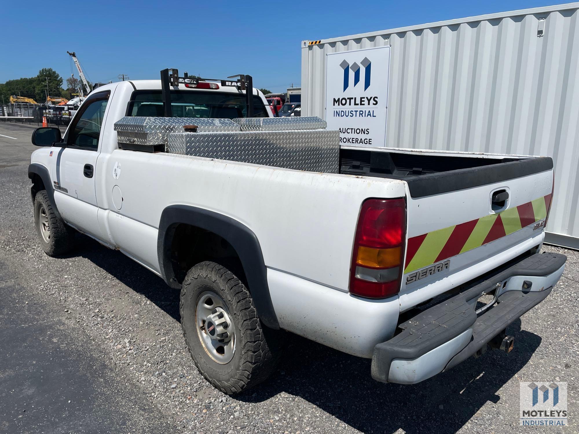 2006 GMC Sierra 2500 Pickup Truck