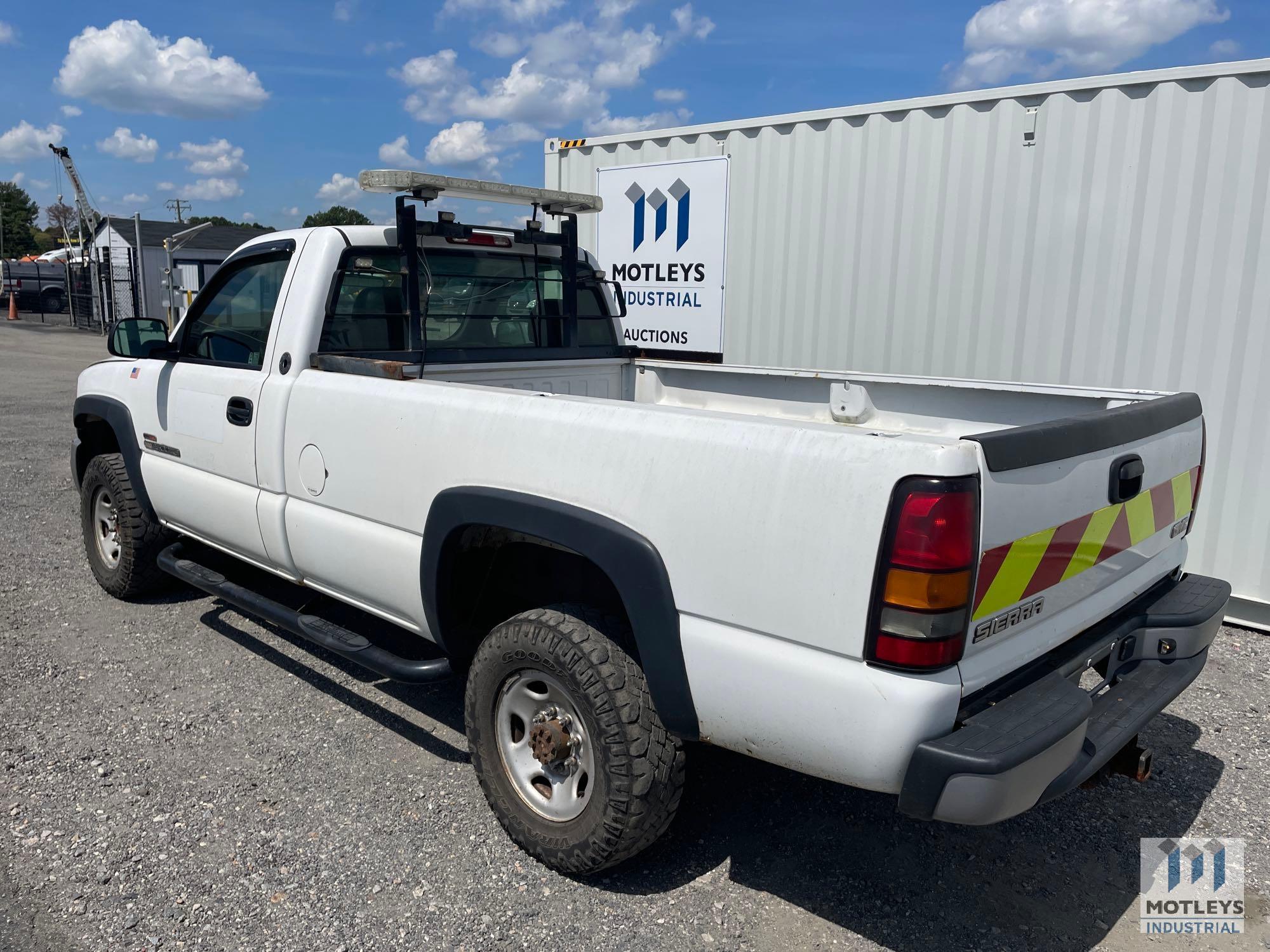 2005 GMC Sierra 2500 Pickup Truck