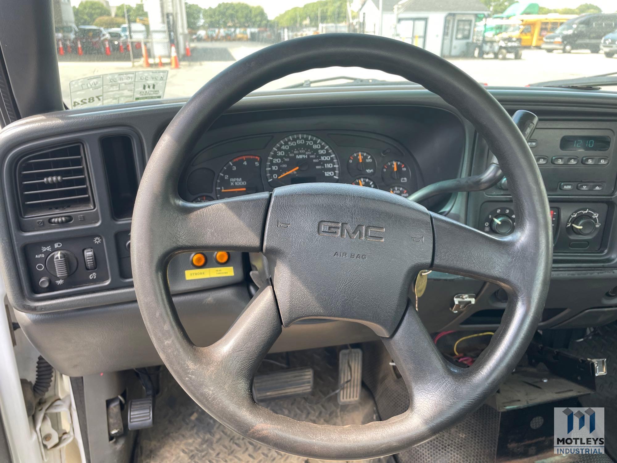 2005 GMC Sierra 2500 Pickup Truck