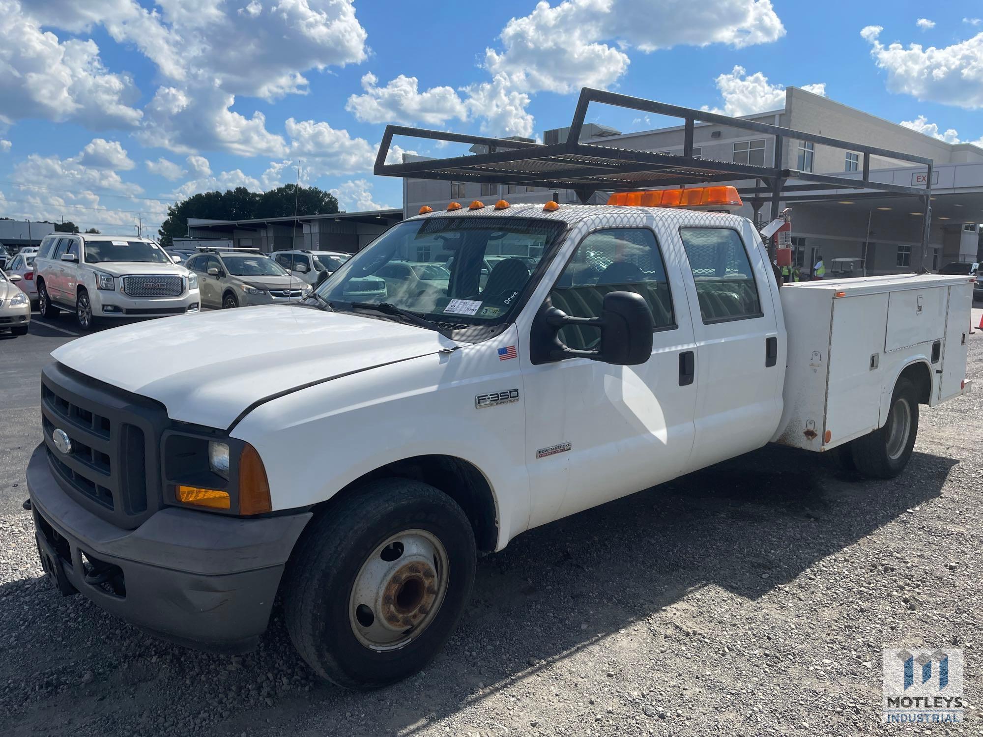 2005 Ford F350 Crew Cab Utility Truck