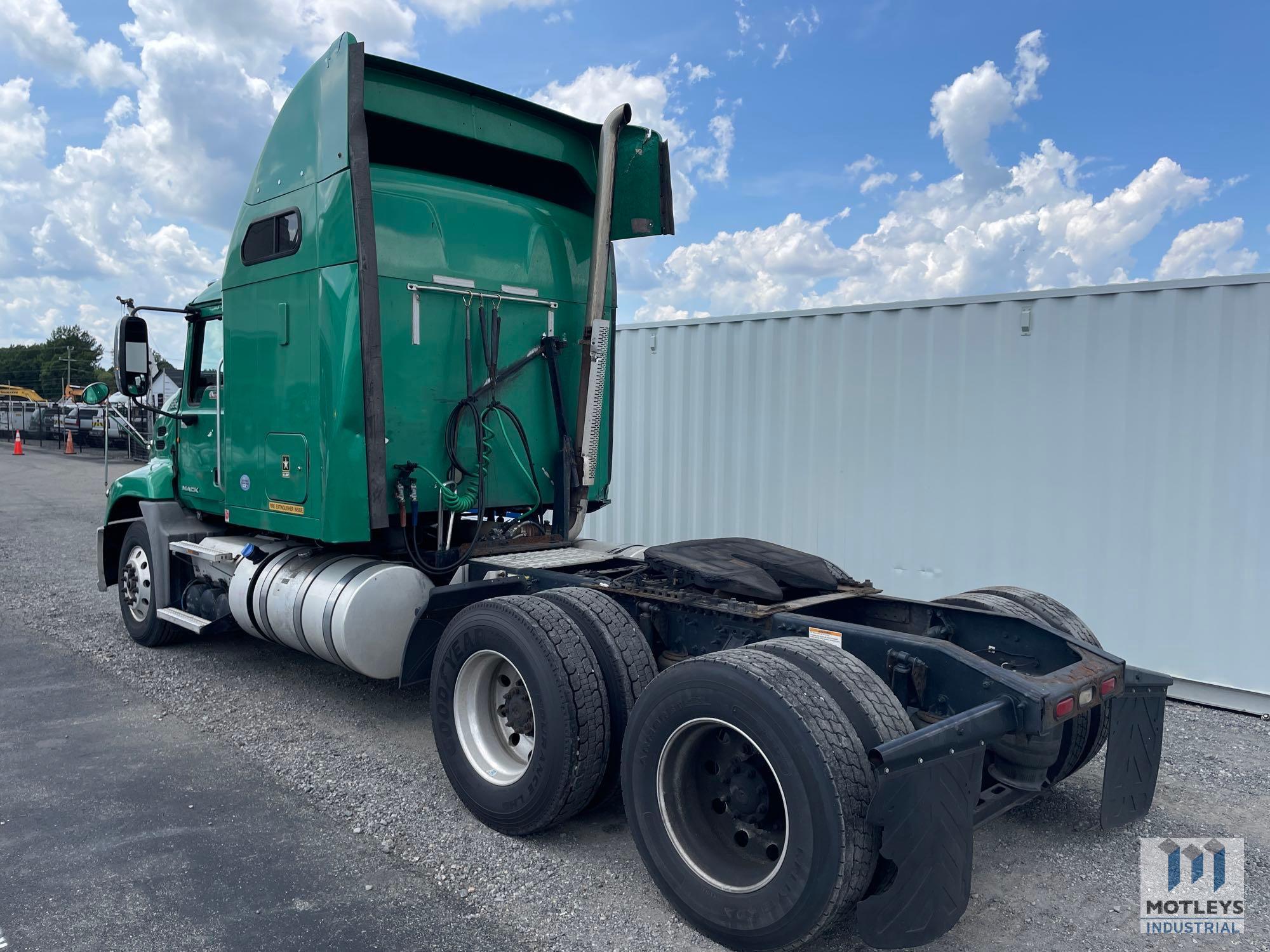 2014 Mack Pinnacle Sleeper Road Tractor