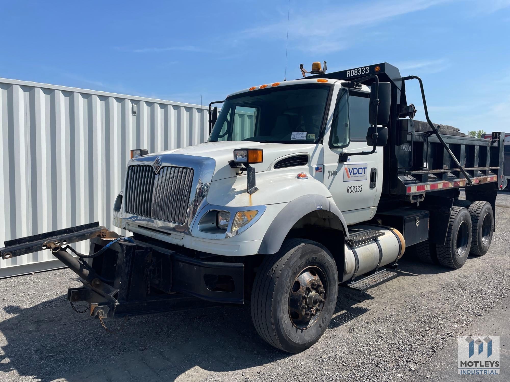 2006 International 7600 15' Dump Truck