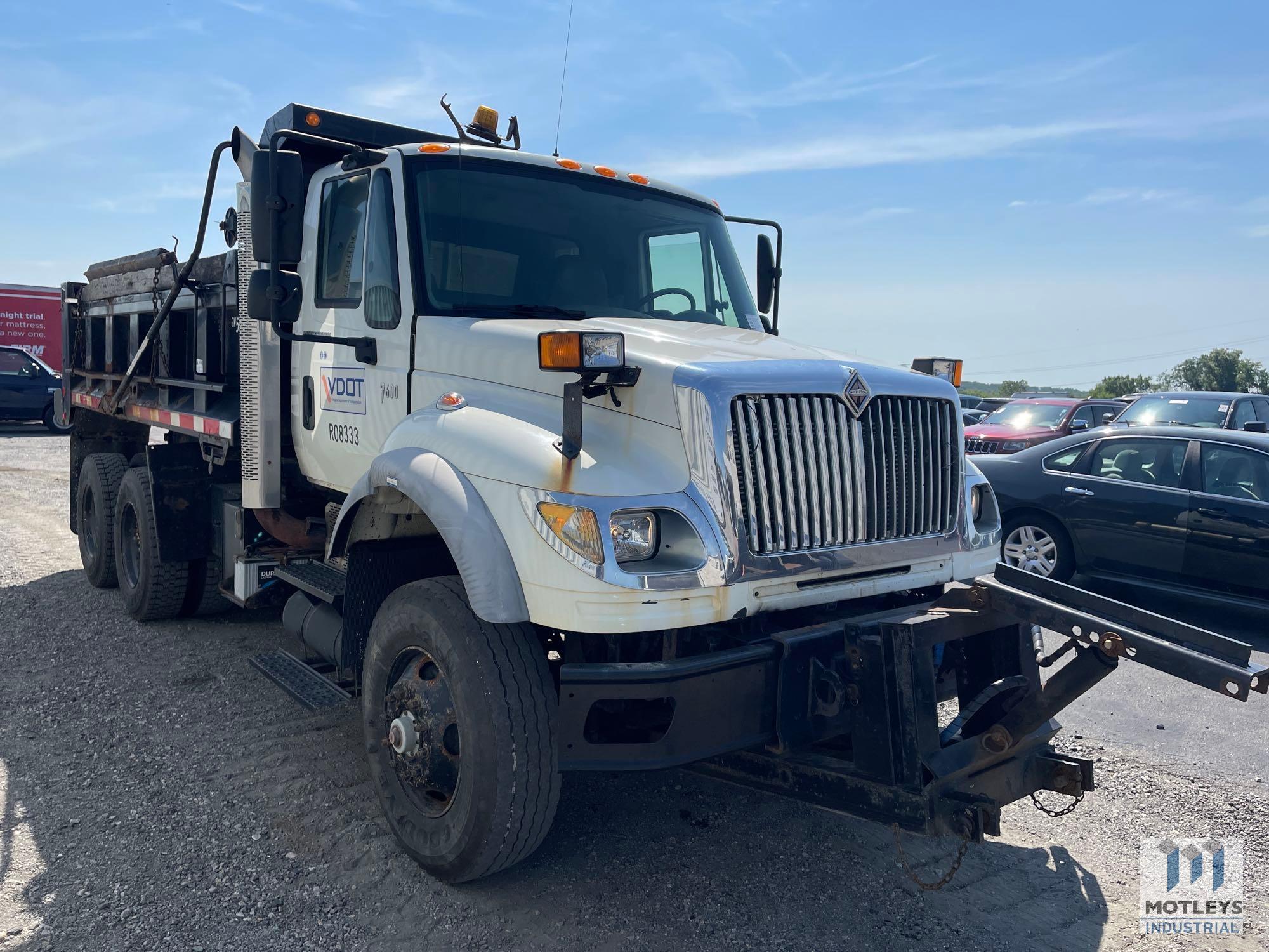 2006 International 7600 15' Dump Truck