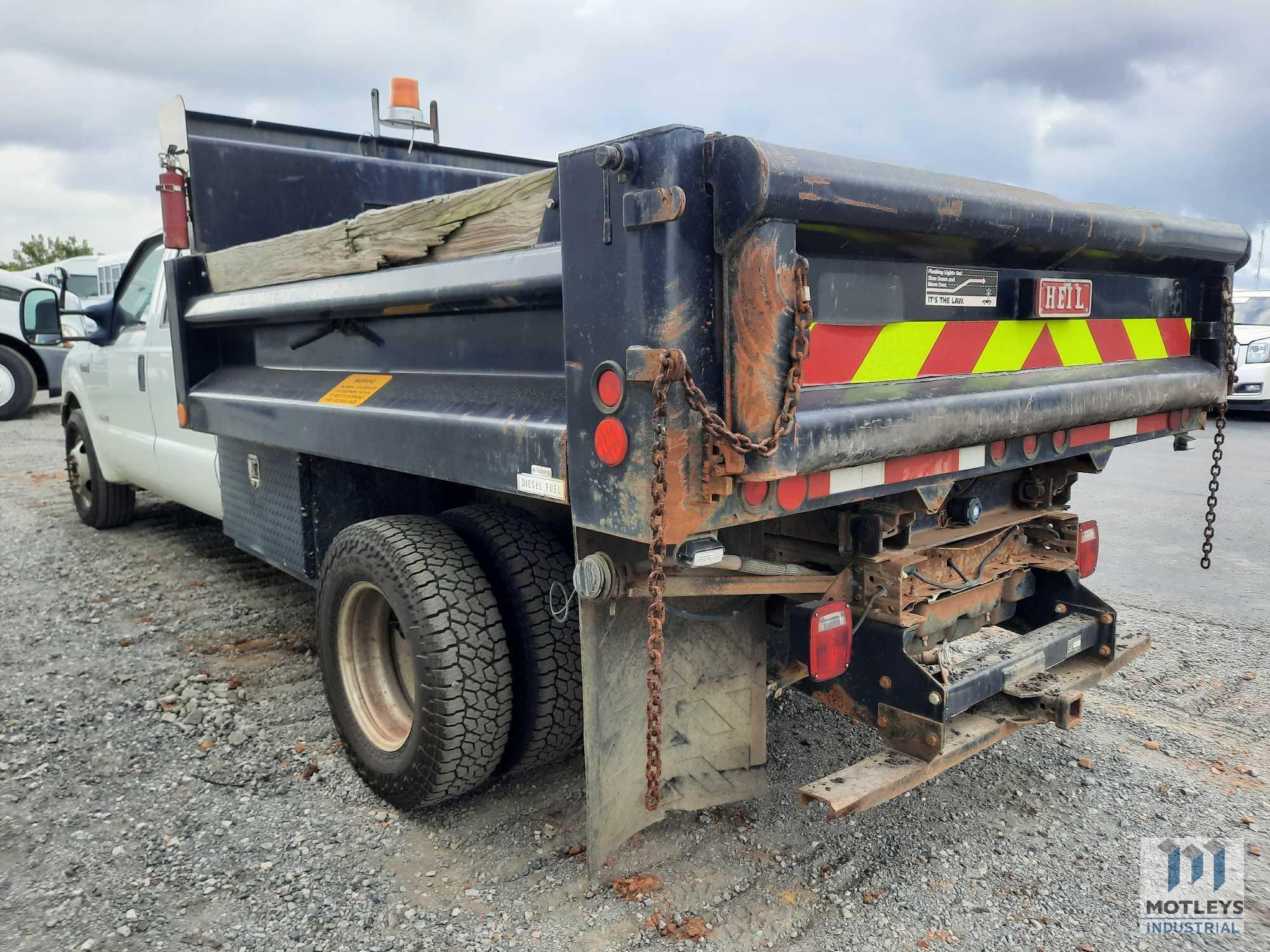 2005 Ford F350 Super Duty Dump Truck