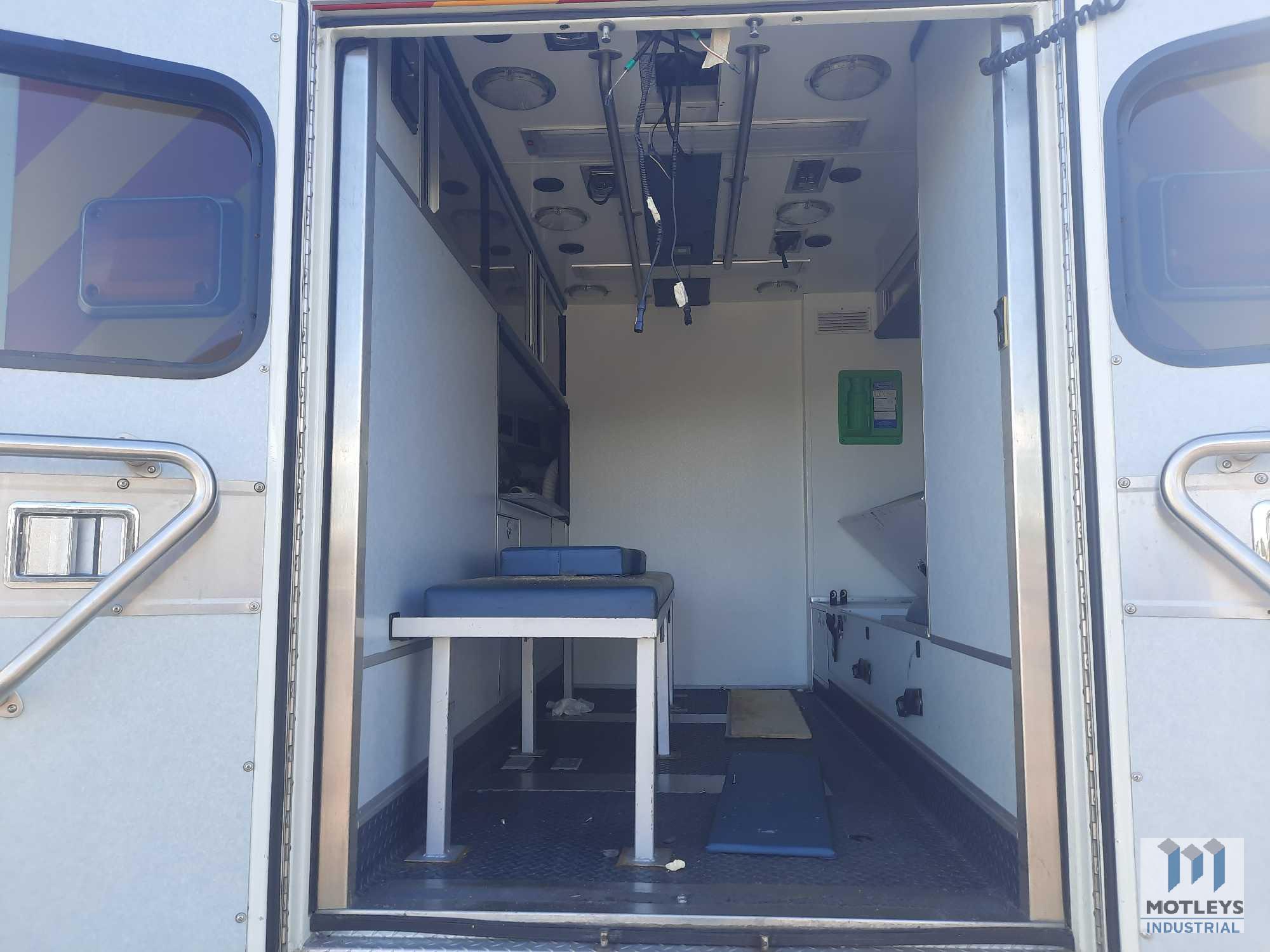 2010 Medtec Ambulance, International 4300LP