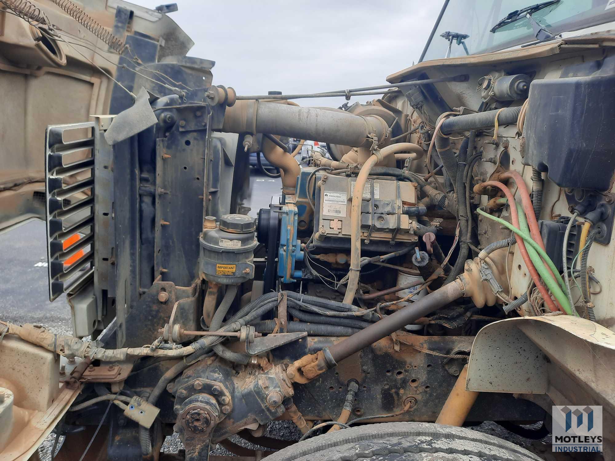 2001 International 4900 Tandem Axle Dump Truck