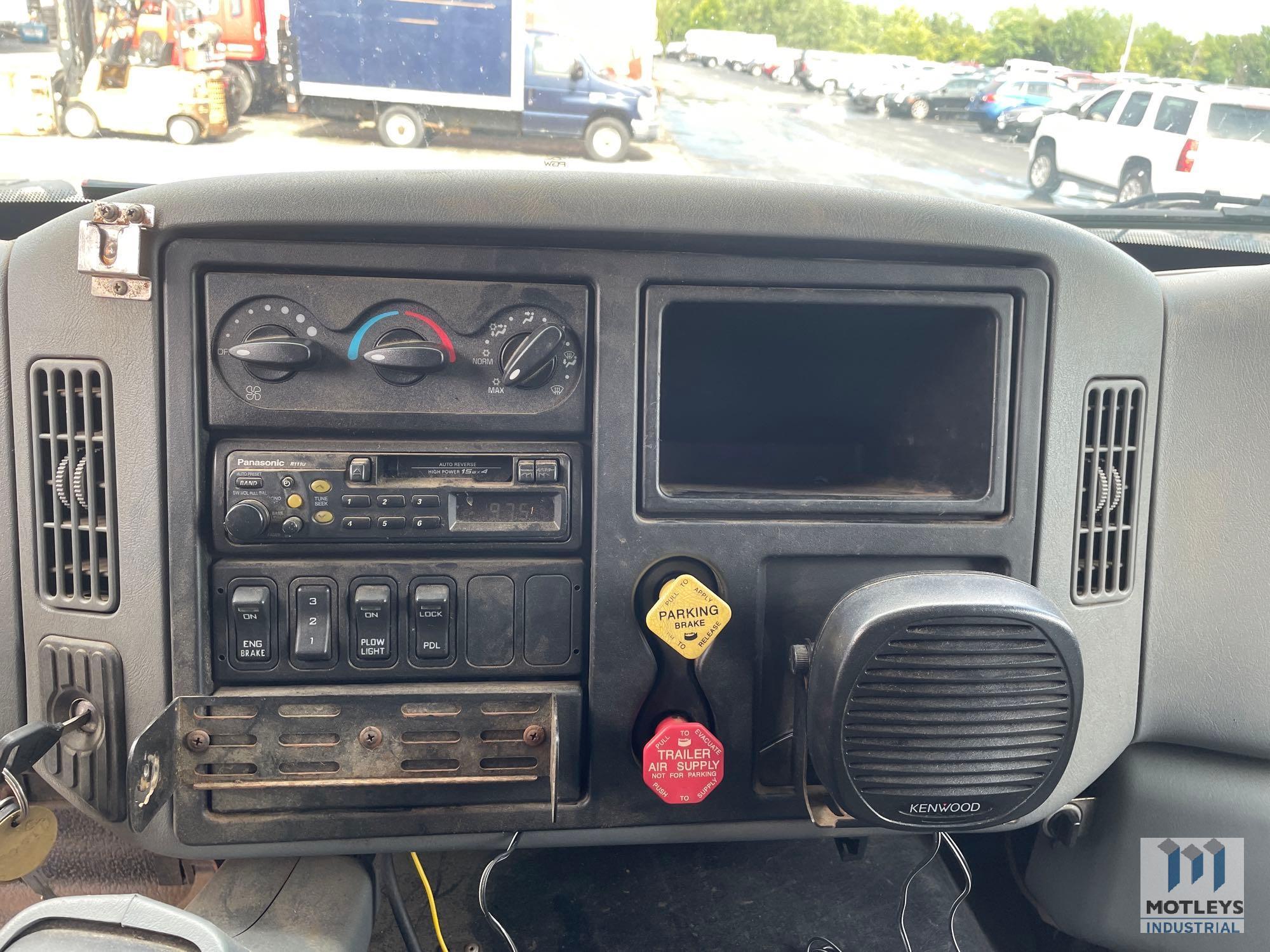 2005 International 7600 T/A Dump Truck