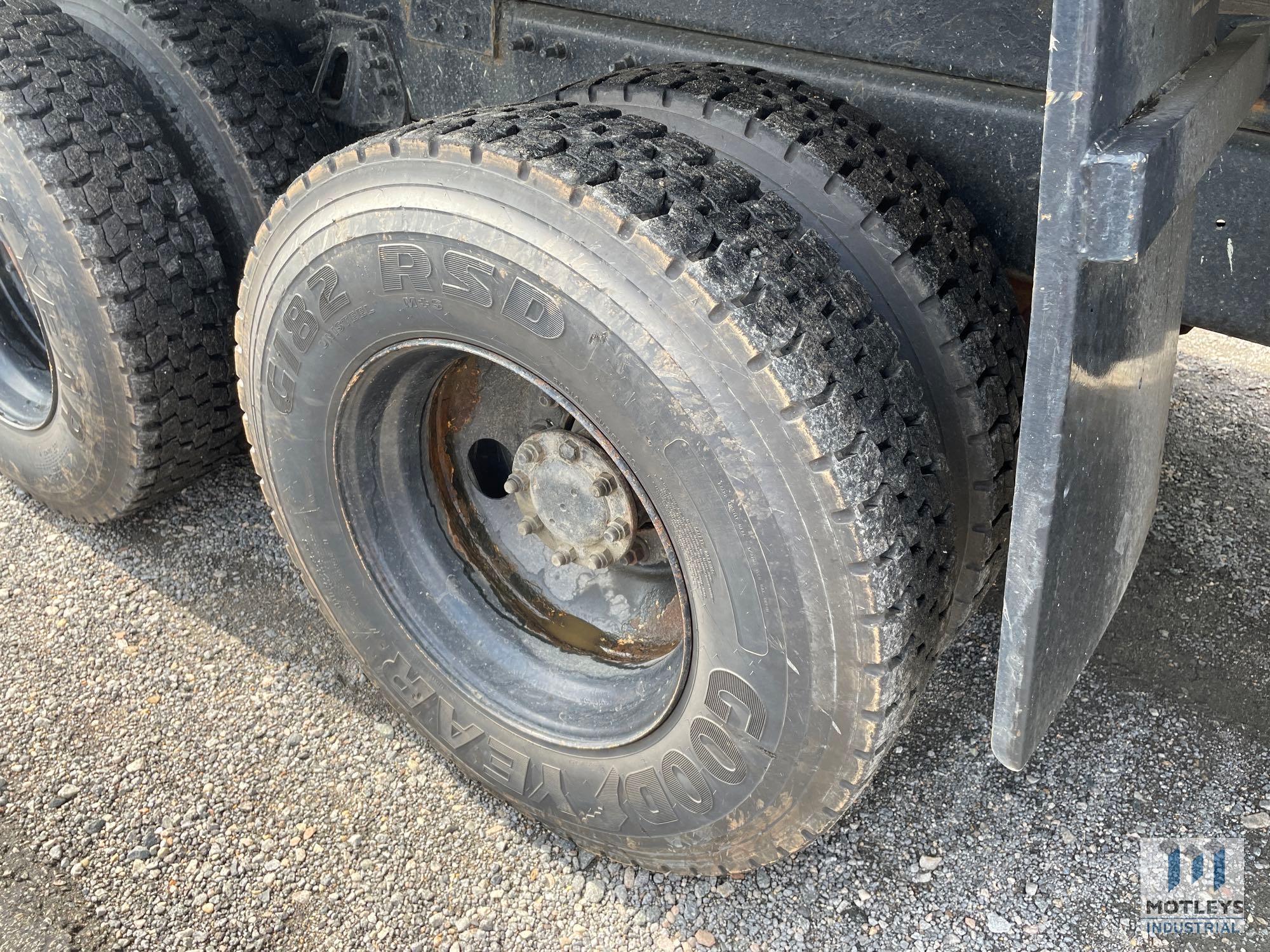 2005 International 7600 T/A Dump Truck