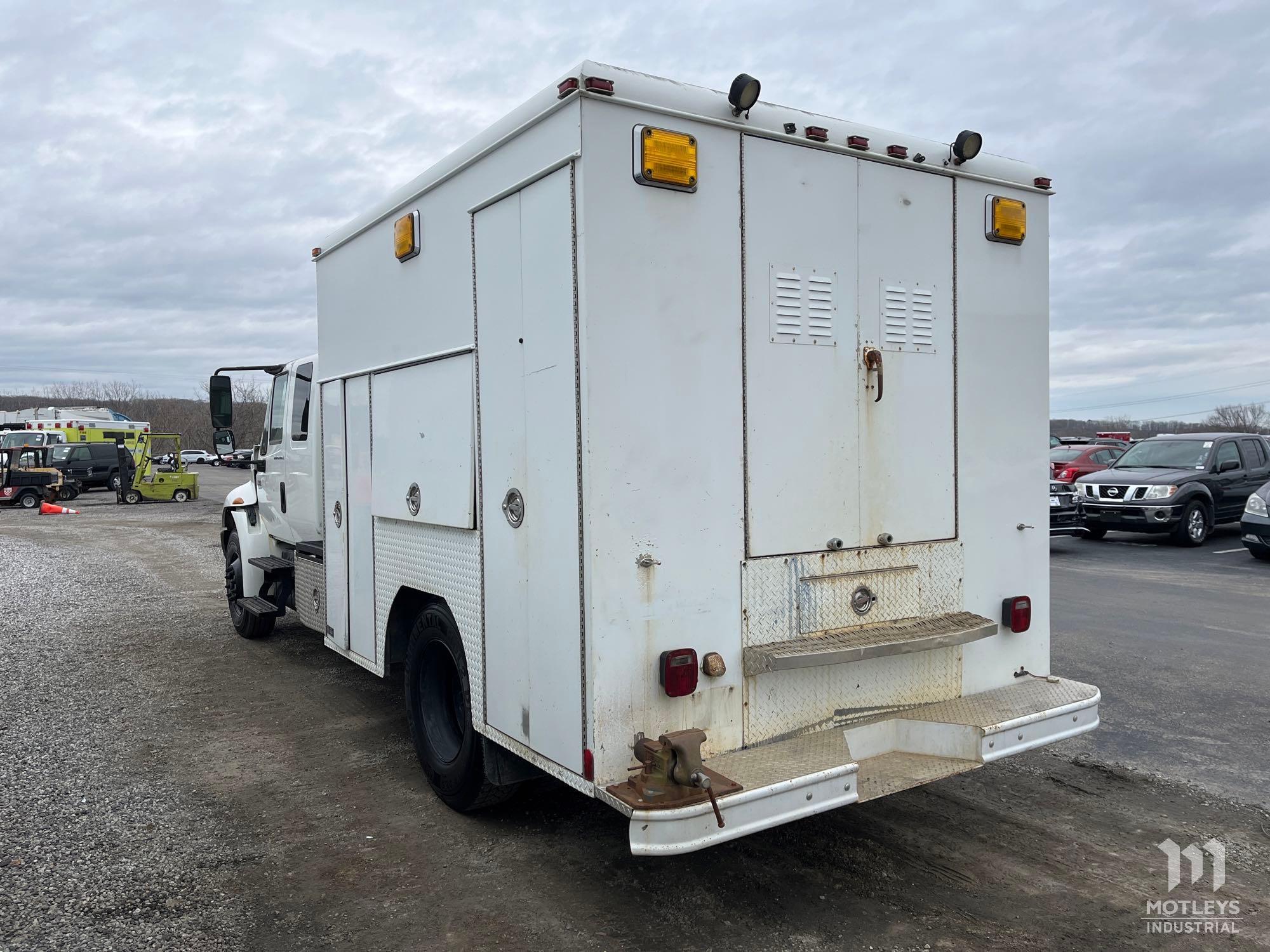 2004 International 4300SBA4X2 Extended Cab Utility Body Truck