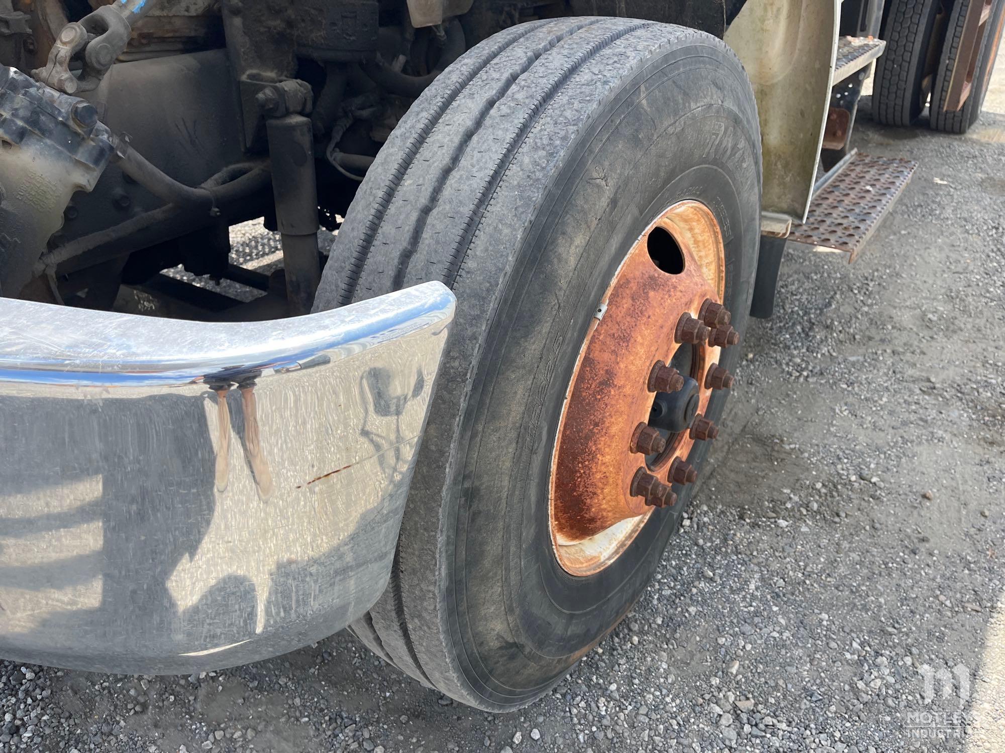 2007 Ford 750 Flatbed Truck