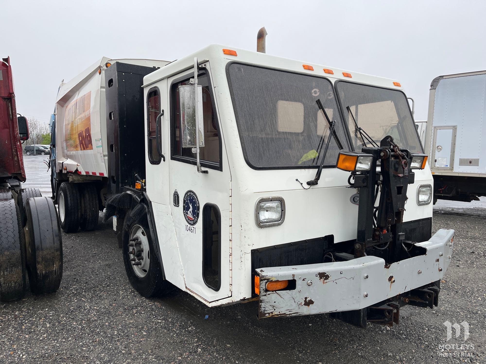 2010 Crane Carrier Trash Truck