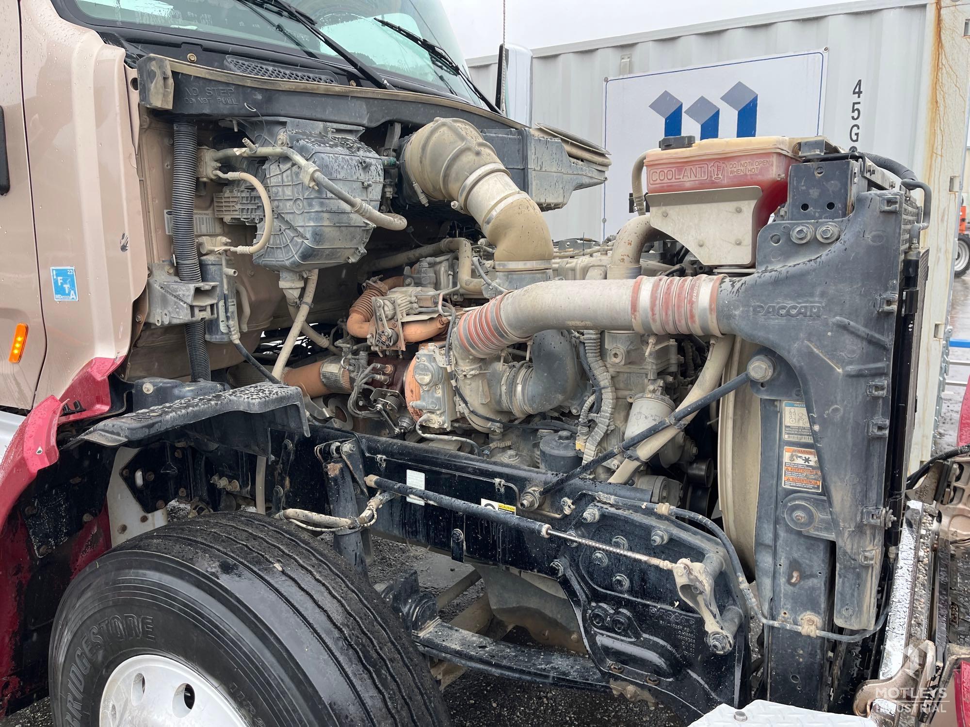 2016 Peterbilt Class 8 Day Cab Road Tractor