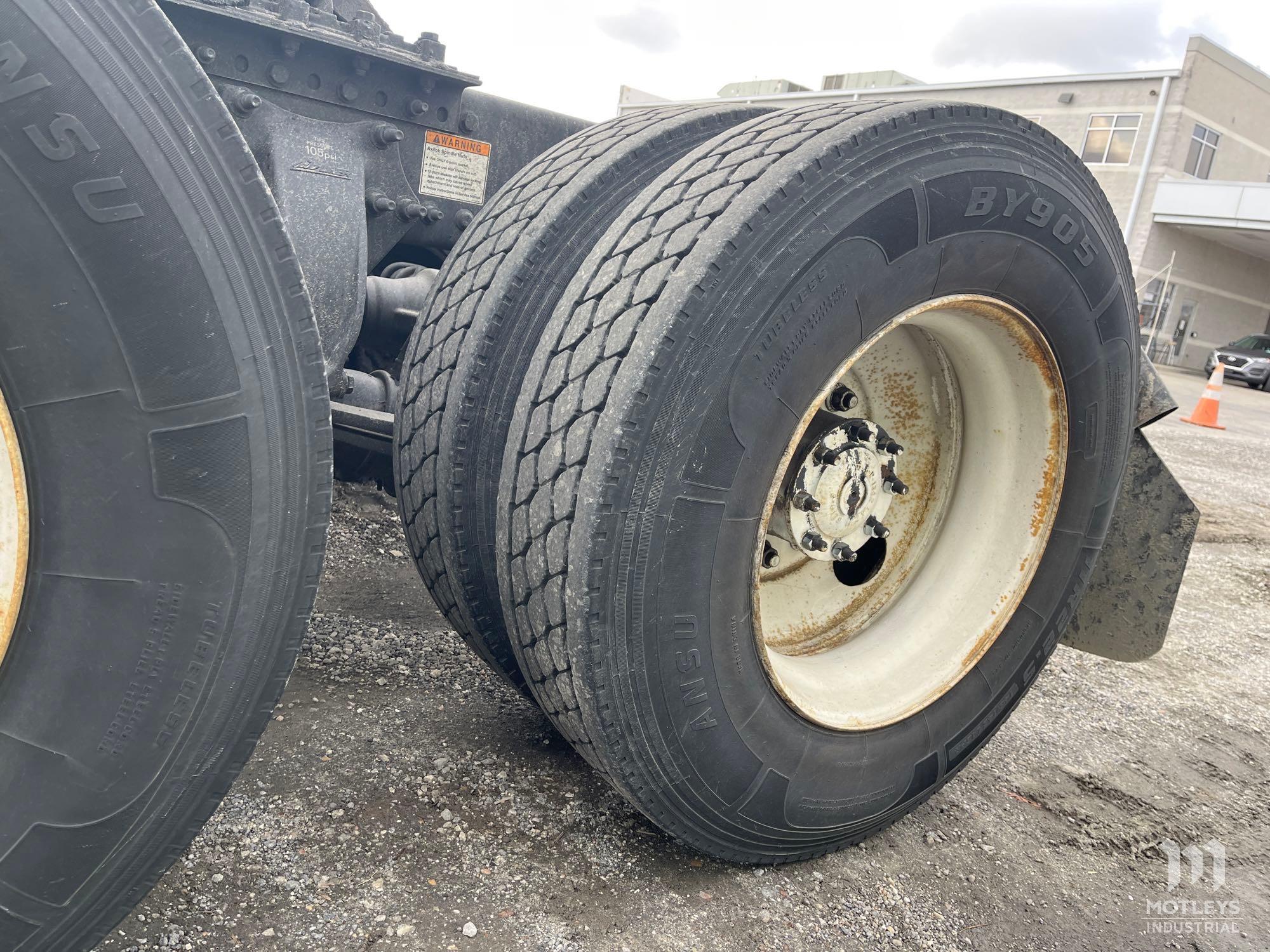 2014 Freightliner Cascadia Road Tractor