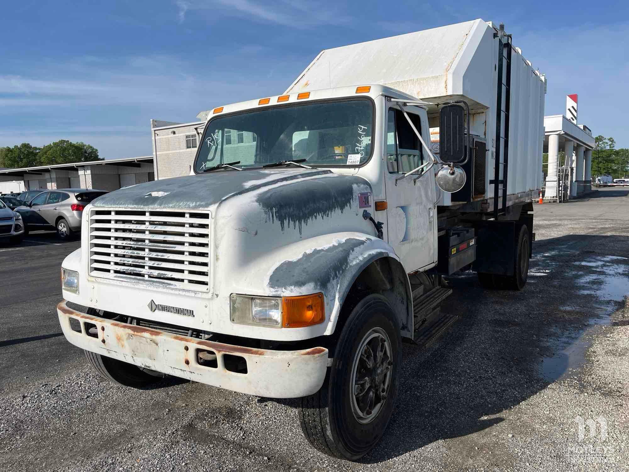 1992 International Solid Waste Truck