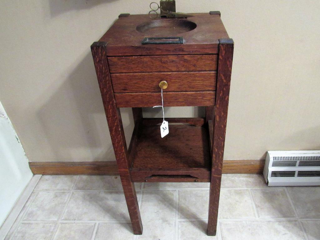 Ashtray stand with cigar cutter