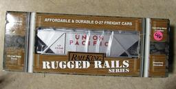 Rail King Union Pacific 3-Bay Covered Hopper Car