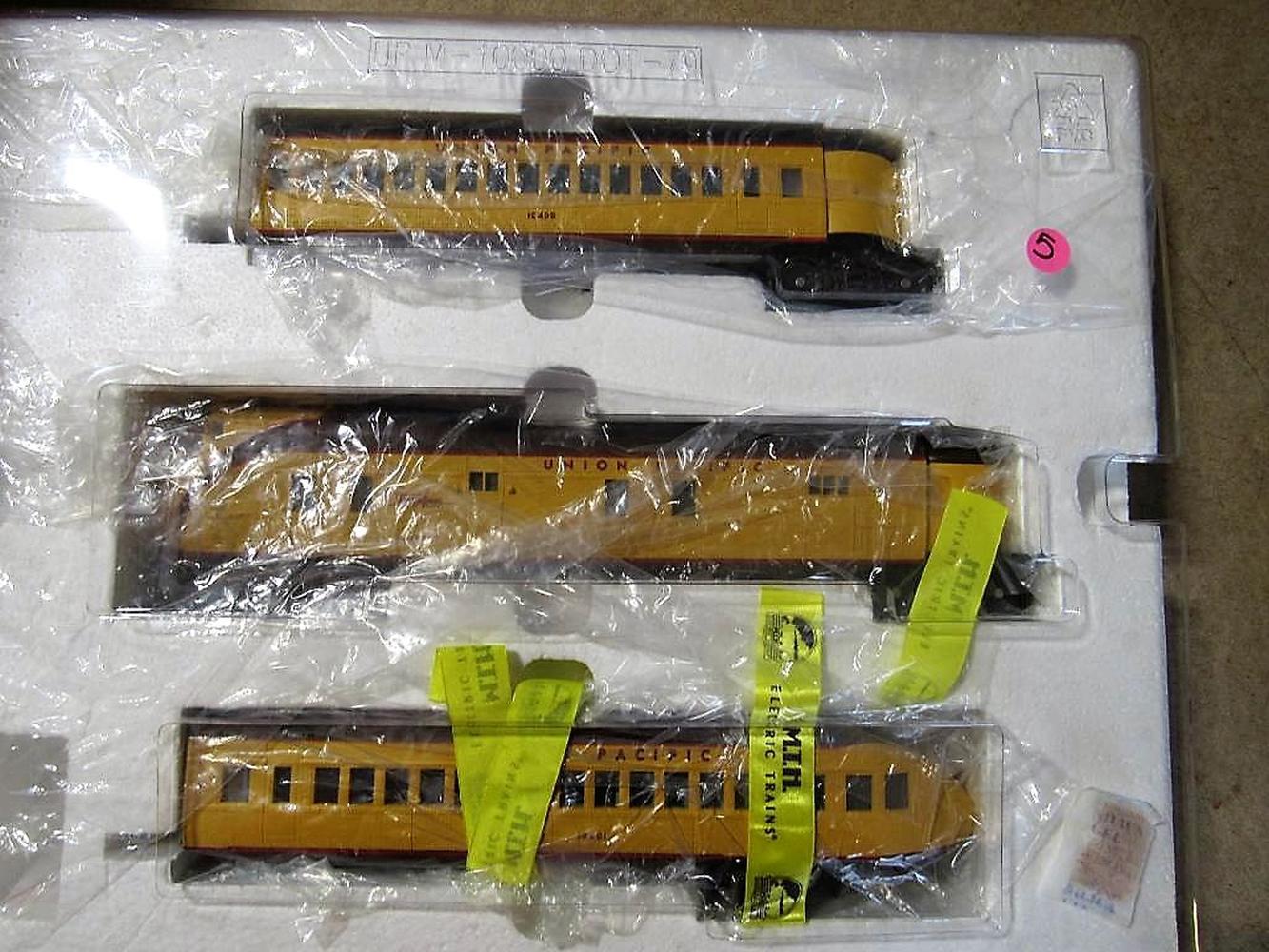 Rail King Union Pacific M10000 Diesel Passenger Set