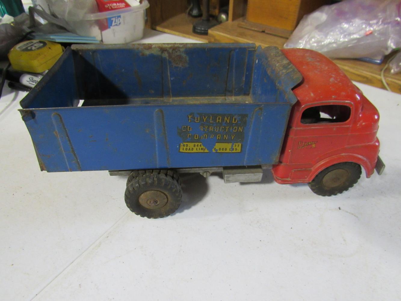 Structo dump truck toy 9