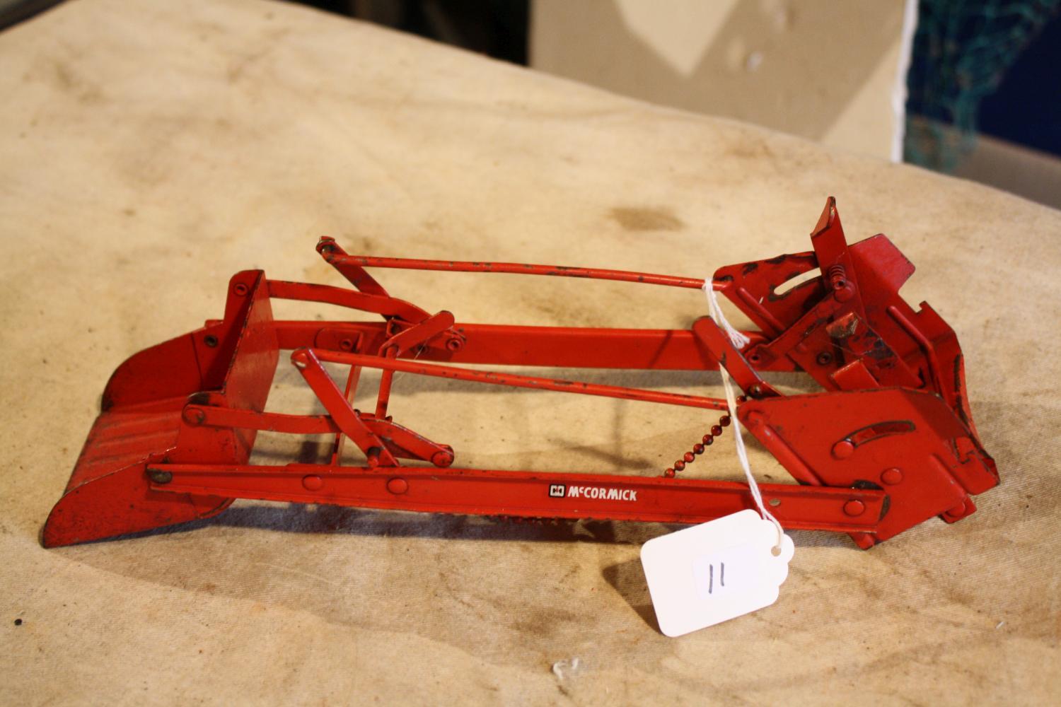 IH McCormick Metal Toy Loader