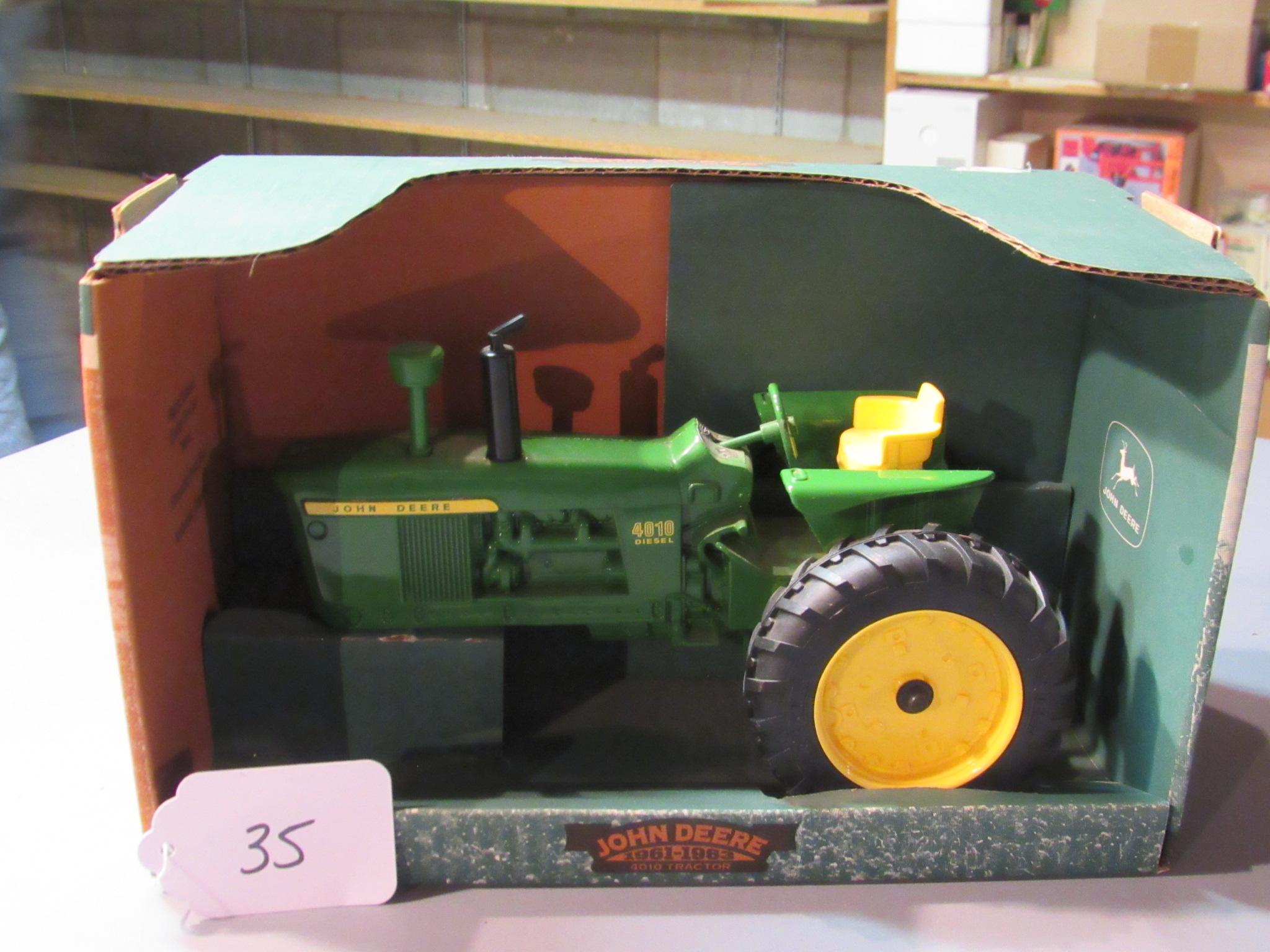 diecast JD "4010" diesel tractor W/ box