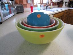 Pyrex Full Set of Mixing Bowls