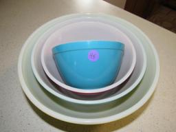 Pyrex Full Set of Mixing Bowls