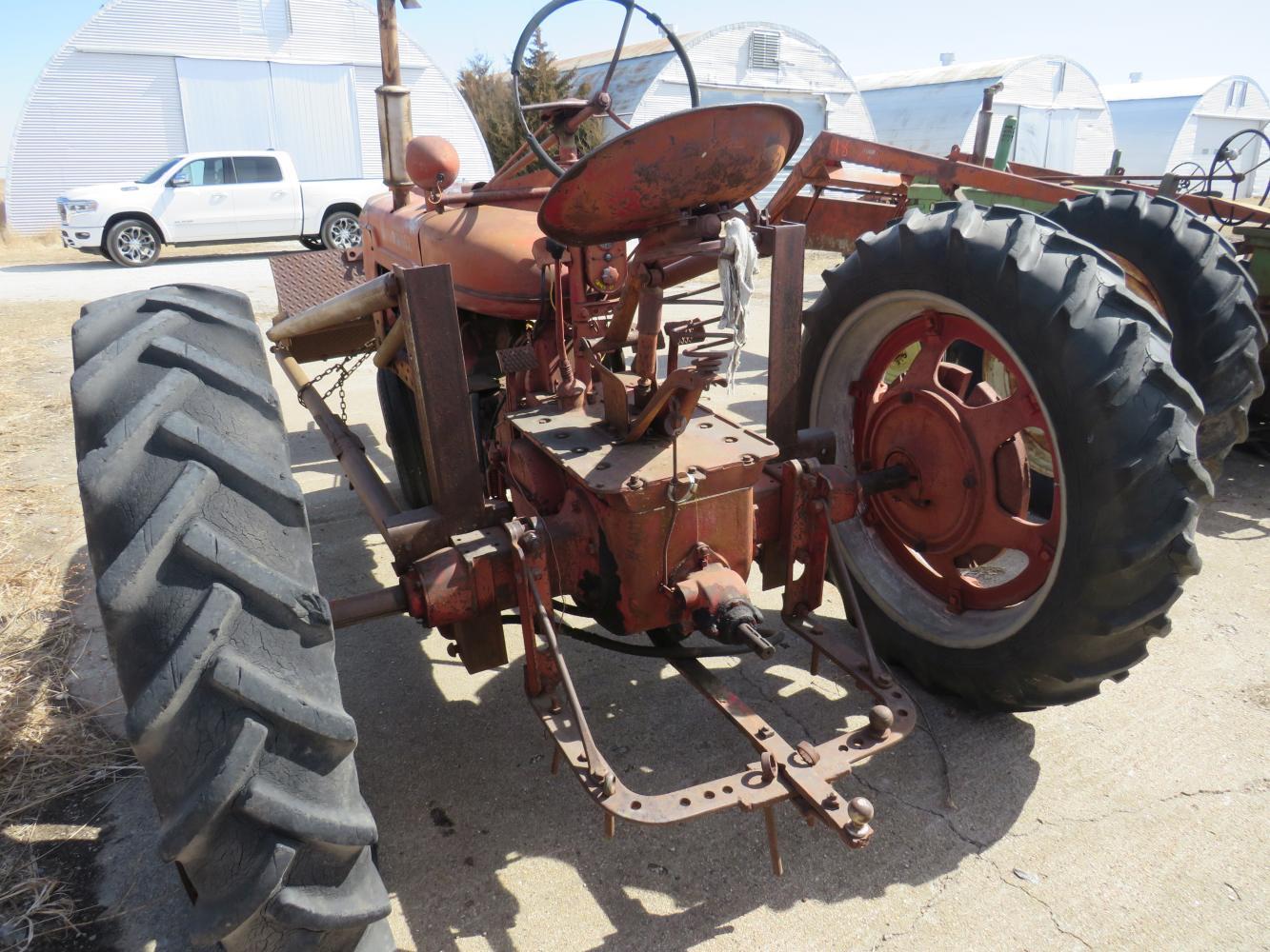 FARMALL H TRACTOR WITH STANHOIST LOADER
