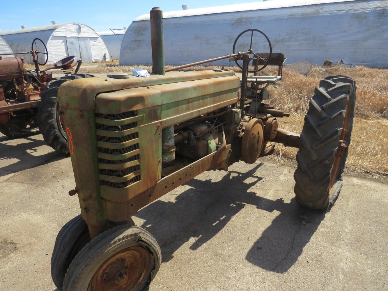 JD B TRACTOR