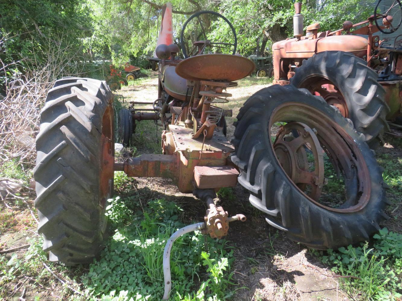 IH Farmall H Wide front Tractor