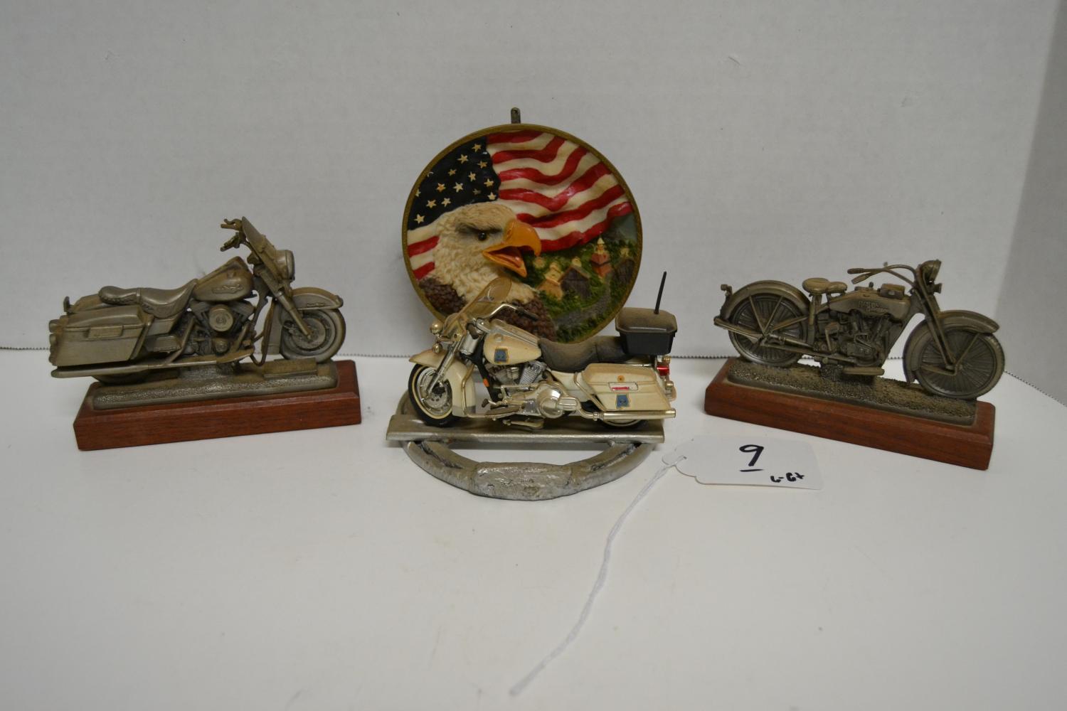 5 pewter Harley Davison motorcycles & 1 Horseshoe mounted Highway Patrol motorcycle