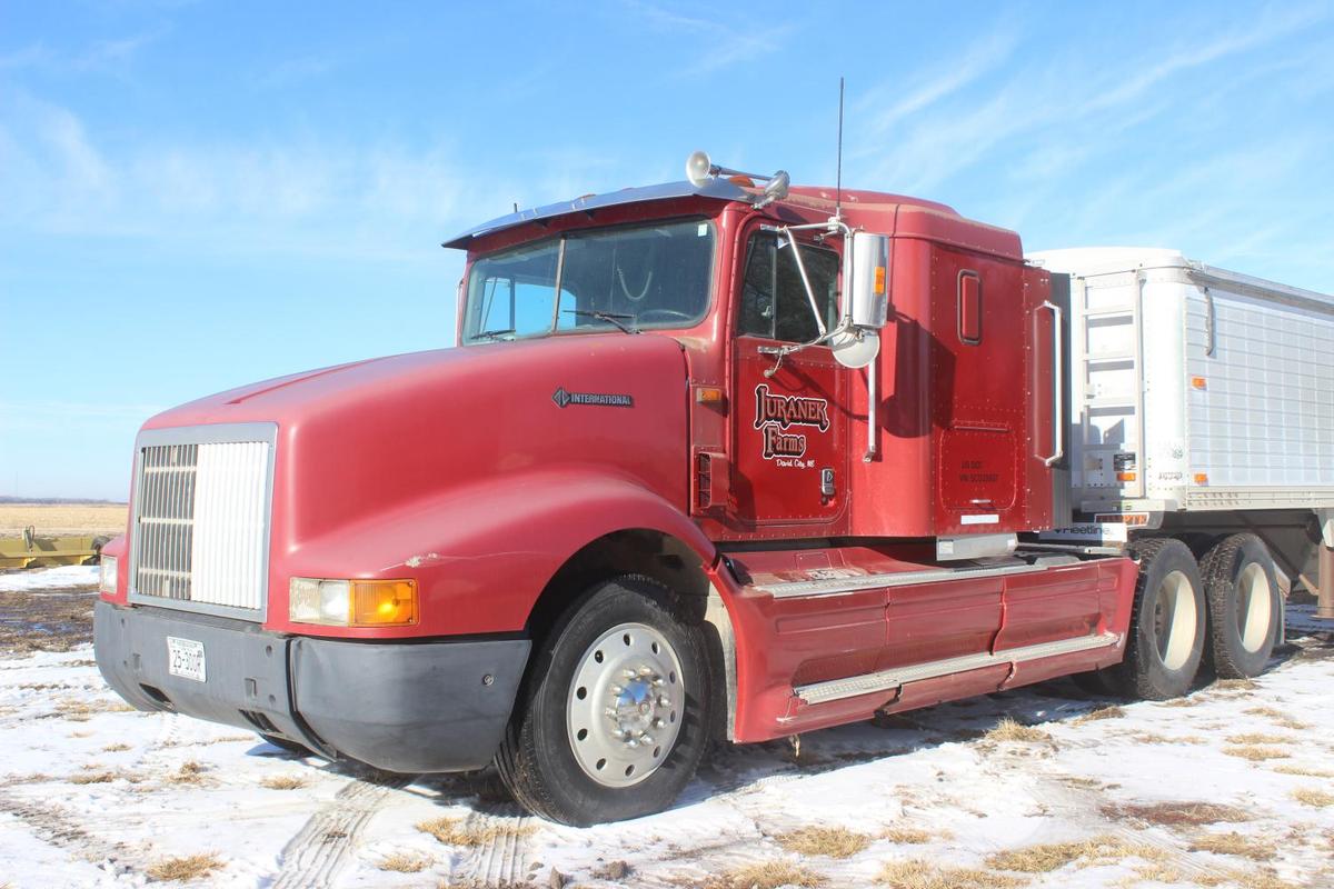 1995 International 9400 semi tractor