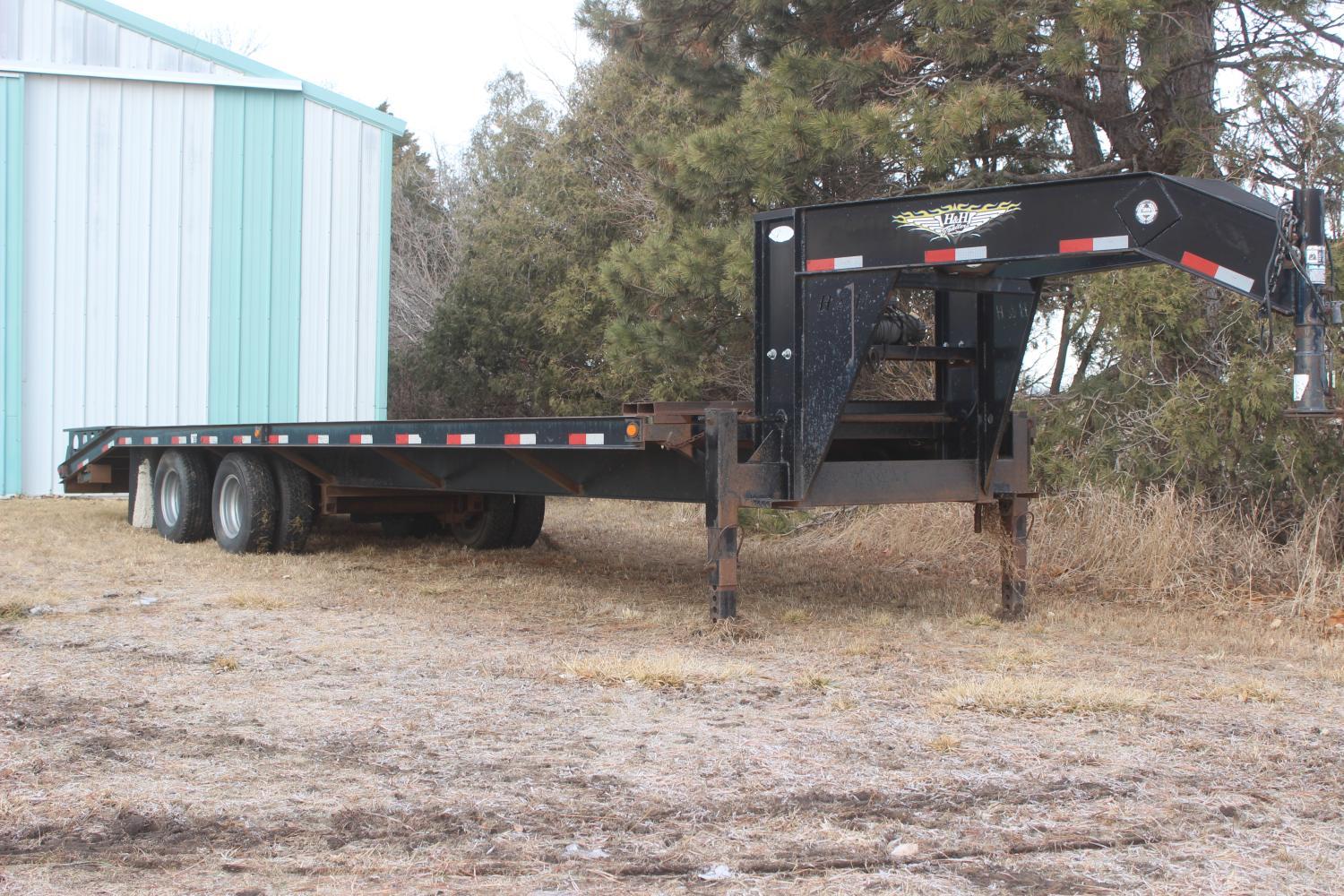 2004 H&H 30' T/A Gooseneck Flatbed Trailer