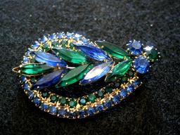 Gorgeous Rhinestone Brooch 2 1/2"