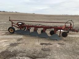 IH 510 5-bottom semi-mounted plow