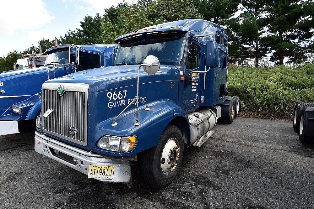 2000 International 9400 Sleeper Truck Tractor