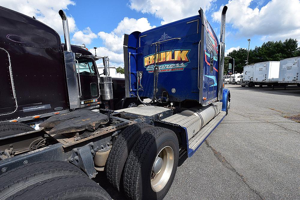 2016 Freightliner Cascadia Sleeper Truck Tractor